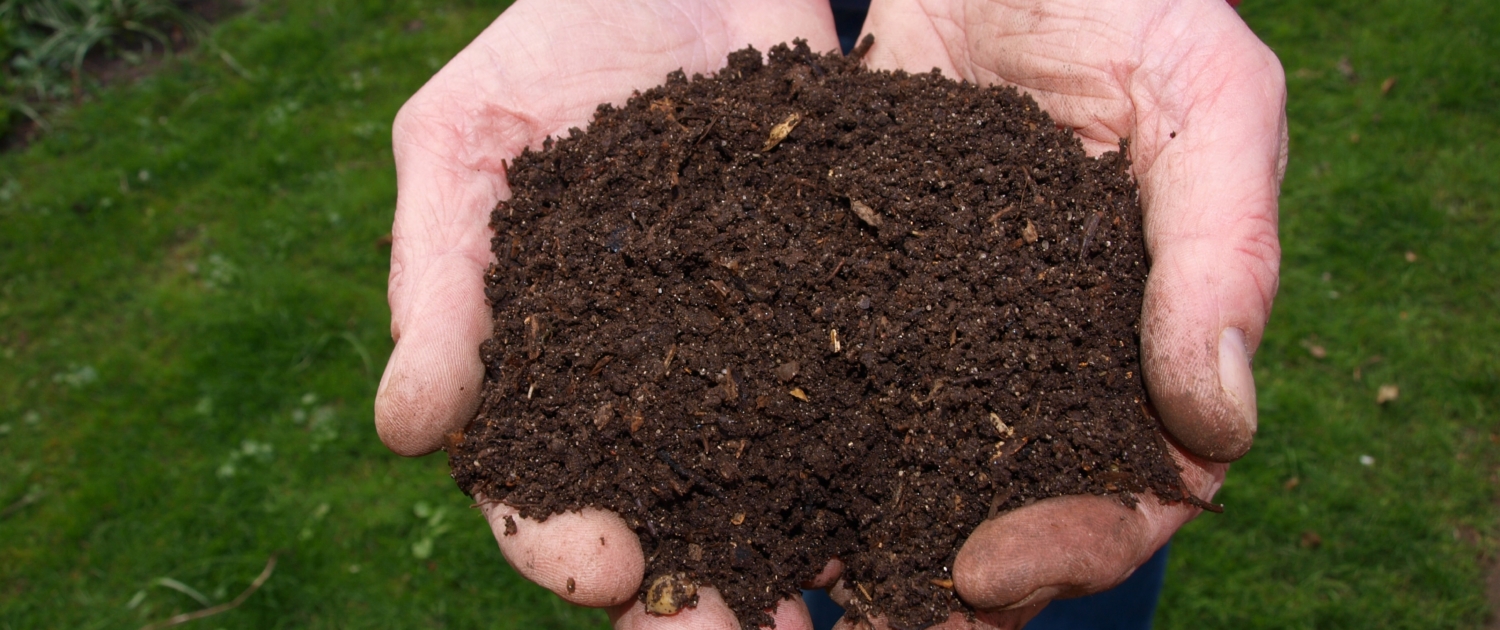 How to Set Up a Compost Bin (2)