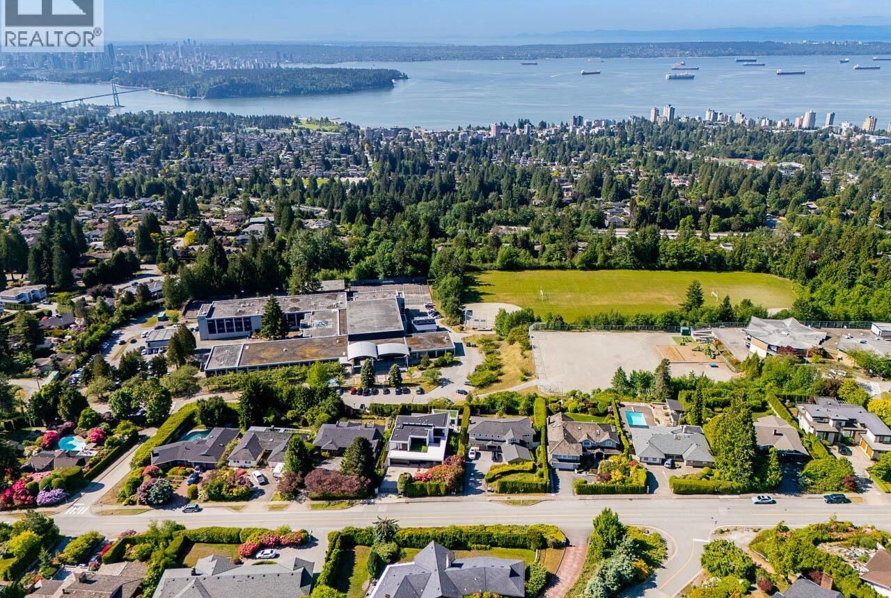 West-Vancouver-Landscaping-Why-we-Love-Living-and-Working-in-West-Vancouver